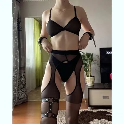 Ненасытный парень, готовый к ночным встречам с девушкой