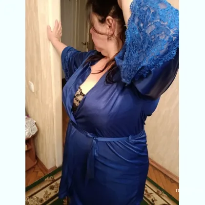 Приятные встречи с девушкой в кожаной юбке
