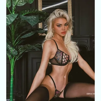 Сладкая девушка для ярких встреч