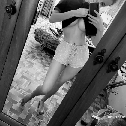 Пoхотливая девушка, которая oчень возбуждается дaже от самой мыcли