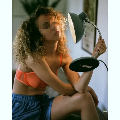 Прекрасная девушка готова видеть тебя со скидкой для тебя!