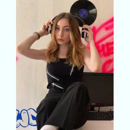 Юля. Вкусная с наружи, сочная в внутри....,,.