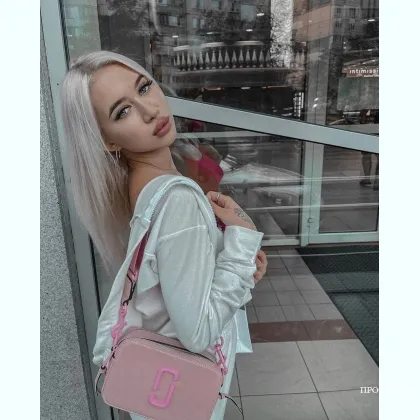 Обнаженные плечи и шелк для тебя