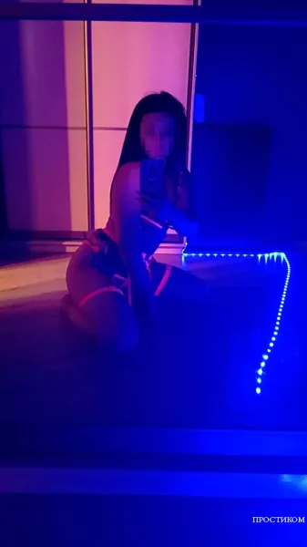 Сладкая девушка дарит сладкие скидочки