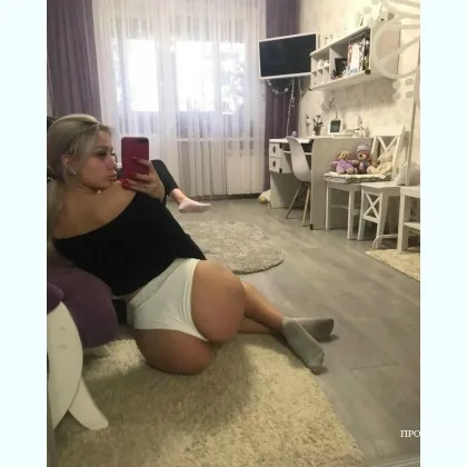 Спокуслива цукерочка прийме на ніч, э виїзд та подруга ..