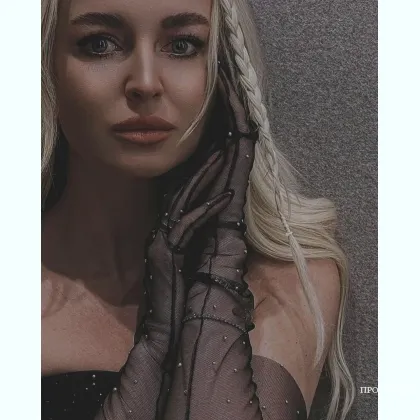 Свежа и энергична. Обожаю пробовать новенькое