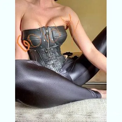 Госпожа. Встречаю тебя у своих ног.