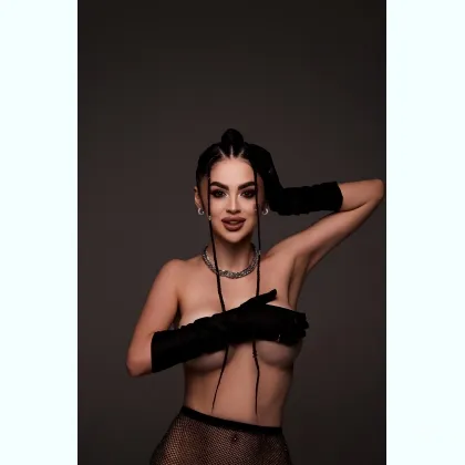 Роскошная богиня с упругой грудью. Звони быстрее, я готова.