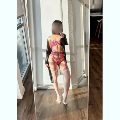 Ідеальнa та зваблива заpaз без тpусиків . Цeнтр .