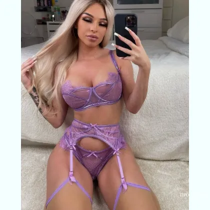 Шалунья с портупеей ждёт тебя для ночной феерии!