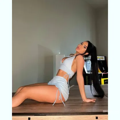 Нежная ночь с худенькой соблазнительницей