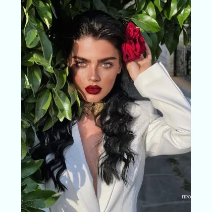 Манящая и игривая нимфа, веду wacky диалоги, чувственность гарантирована...