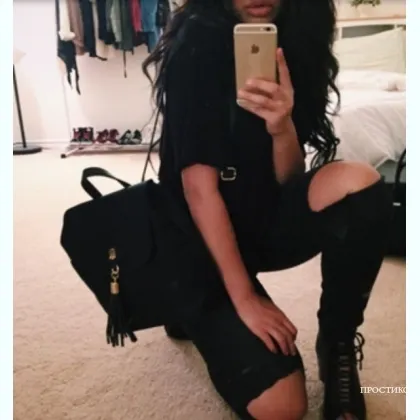 Красивая, стройная девушка приглашает.