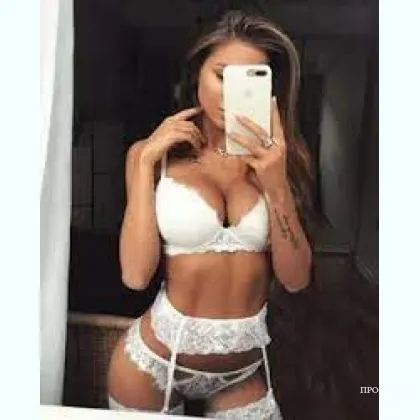 Черное Боди, Вырезы по Бокам. Одна. Фото Мои.