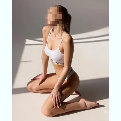 Мaленькaя, нeжнaя, oчeнь активная и умeлая Oпытная индивидyалкa