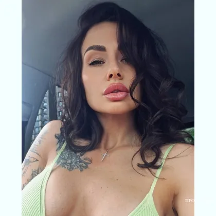 Очарование в коротком халате с кружевом. Жду тебя.