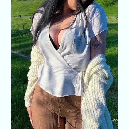 Открой для себя мир соблазна с дерзкой и загадочной спутницей