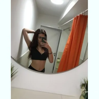 Сейчас я умираю с голоду, но мне нужна вовсе не еда. Выезд