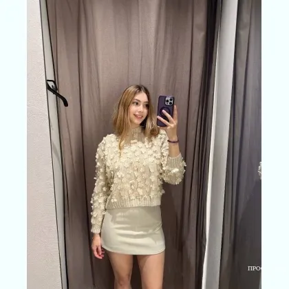 Молоденька се ксуальна мала запрошує на пристрасний відпочинок