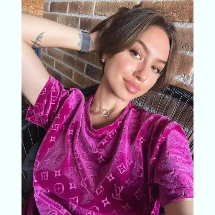 Сладкая кошечка ищет своего тигра для ночных приключений