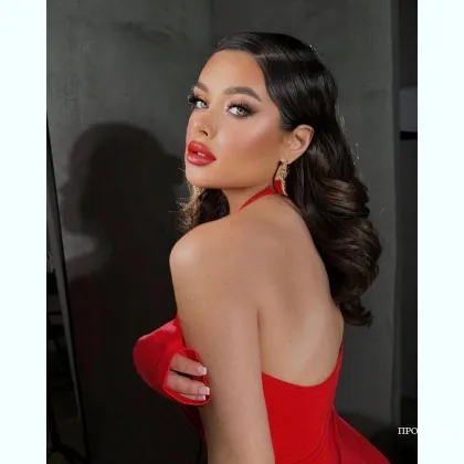 Неприлично Очаровательная Мечтательница приглашает в свой мир