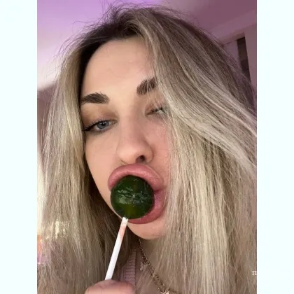 Соблазнительная гитара в мире отдыха первого класса