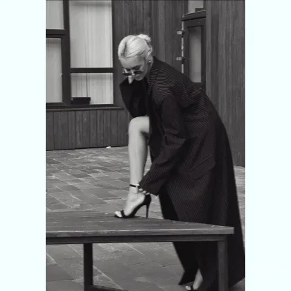 Красивому богатому, готова поцарапать спинку