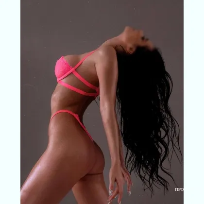 Высокая грудь и страстные игры для уверенных мужчин