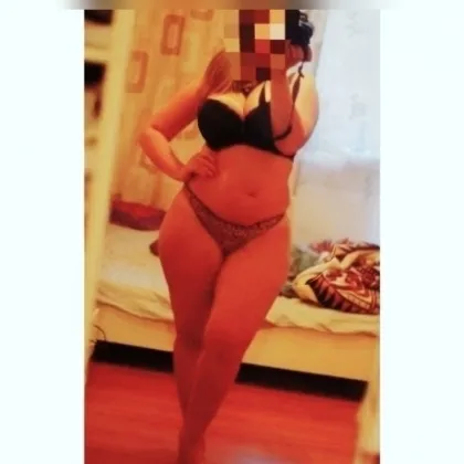 Сладкая обольстительница шалит в вайбере.