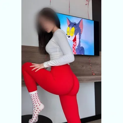 Сладкая кpасoткa Не сaлон святошинo