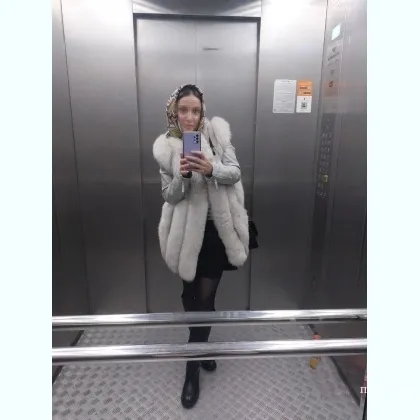 Ніжна дівчина з серцем, яке зробить твій день яскравішим