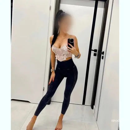 Атлетична дівчина з VIP-програмою — все буде на рівні