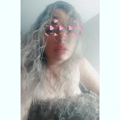 Умная девушка ищет собеседника для сладких экспериментов