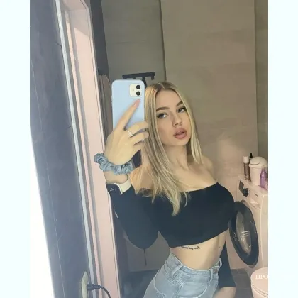 Спортивна і витривала дівчина на індивідуальну зустріч