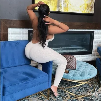 Оплачивашь час дополнительные услуги в подарок Не салон и выбора нет