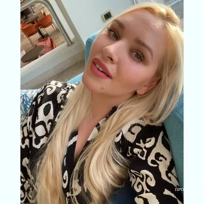 Суперечливі деталі з упругими ягодицями та емоціями