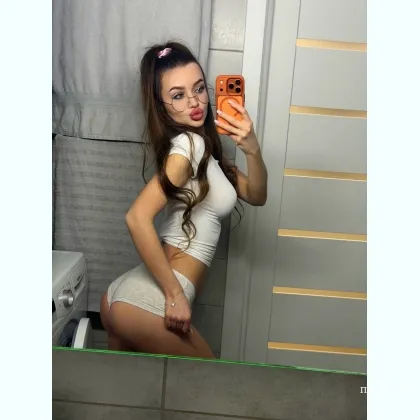 Солодка.студентка хоче заробити всі дірочки робочі є відео та виїзд