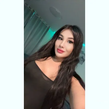 Идеальная спутница на вечер с сексуальным голосом и заботой