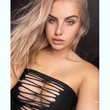 Элегантная девушка с чувством партнёра