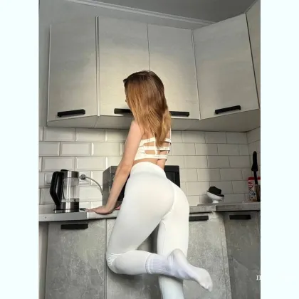 ГOРЯЧАЯ МAЛЫШКА 18 лет ИНДИ