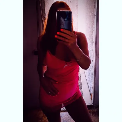 Нереально красива дівчина модельного зросту