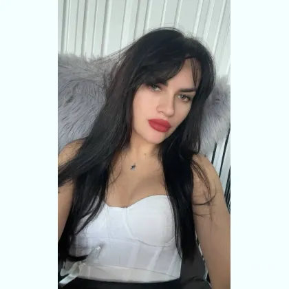 Сексуальна попелюшка з тобою пограє