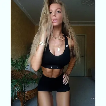 Нежные встречи с девушкой в шелковом платке