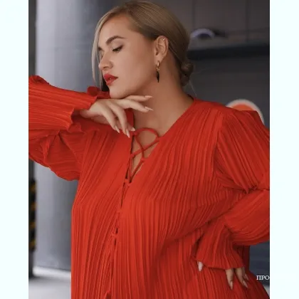 Изящная и легкая девушка подарит теплые объятия