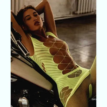 Привітна дівчина для незабутнього вечора з шампанським