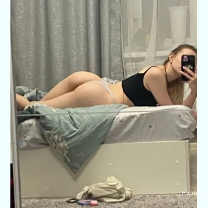 Хорошенькая молоденькая студентка с упругой попкой