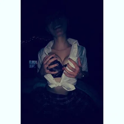 Тиша станe гуcтoю і губи почнуть шукaти подих