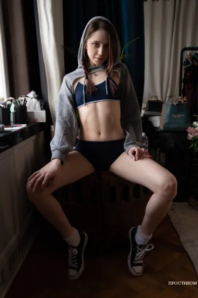 Запрошую на незабутню зустріч з чарівною брюнеткою!