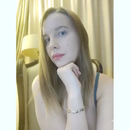Готова показать свои фото,видео. Вирт, общение. На фото я.