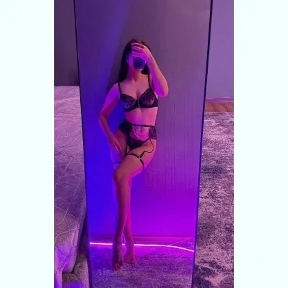 Страстная брюнеточка.Принимаю в центре.Есть выезд. Фото реальные_